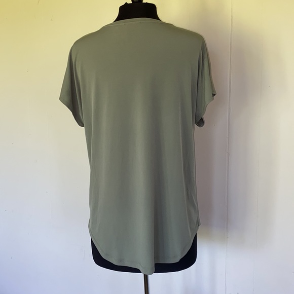 Chico’s Size 2 Army Green Loose Fit Tee - Picture 2 of 5